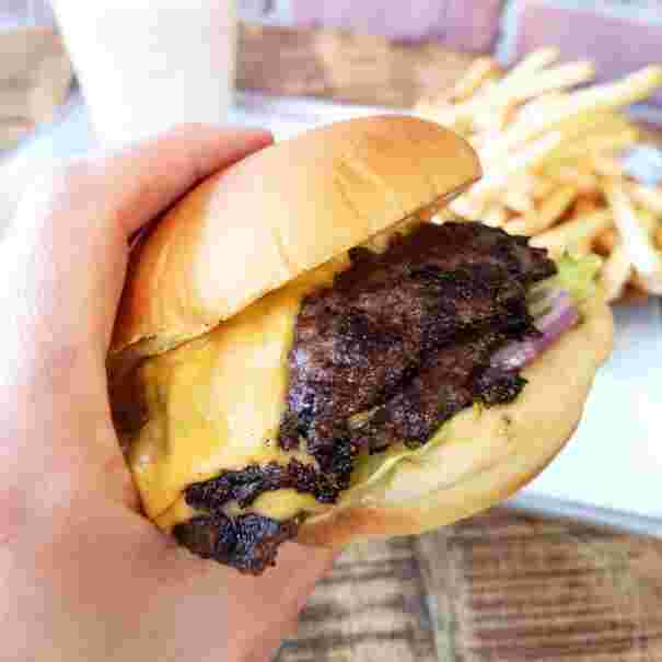lhamburger_burger_montreal