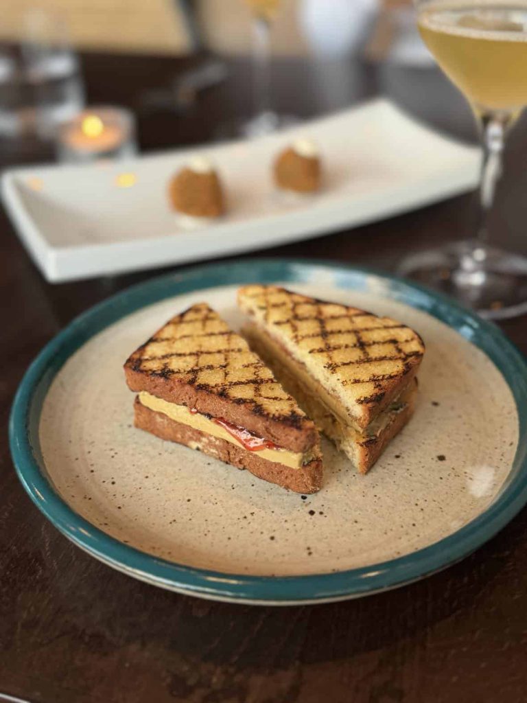 critique_restaurant_les_momes_apporter-votre-vin-montreal-sandwich